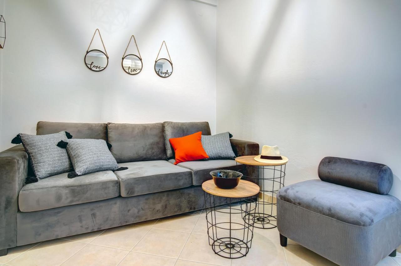 Apartment F&x House